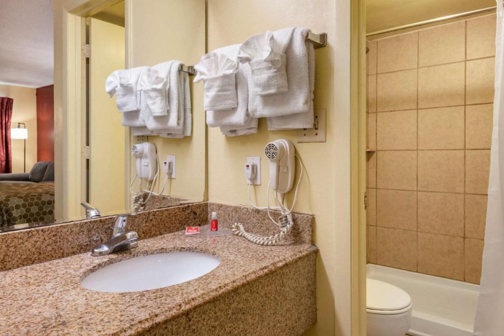 Room image 4